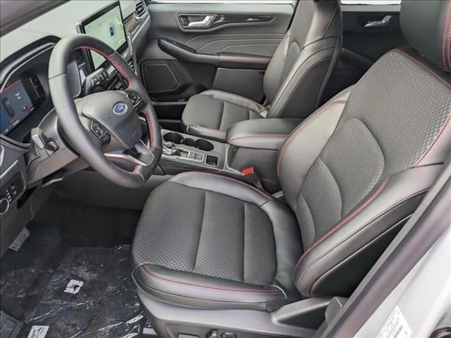 2025 Ford Escape ST-Line photo 1