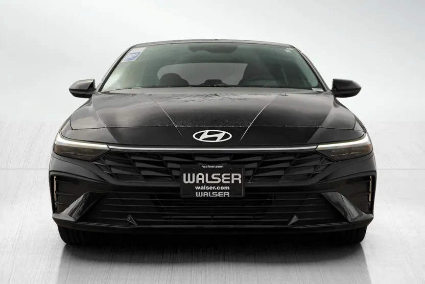 2025 Hyundai Elantra SEL Sport photo 1
