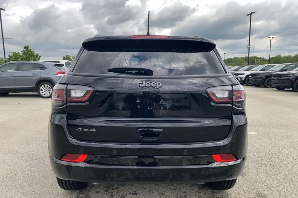 2025 Jeep Compass Limited photo 1