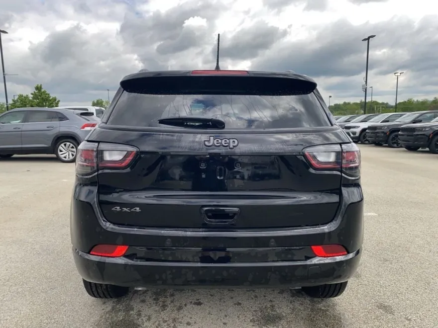2025 Jeep Compass Limited photo 1