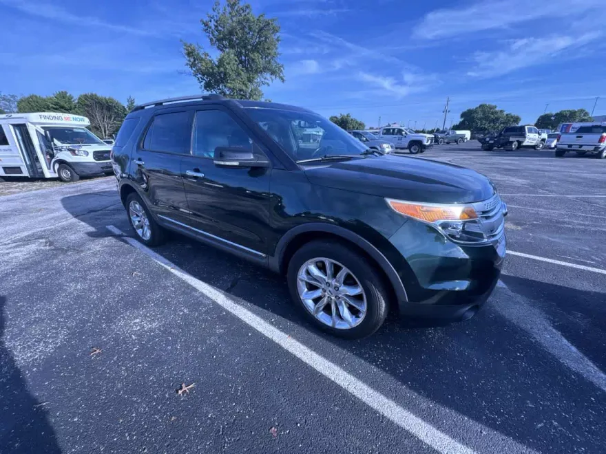2013 Ford Explorer XLT photo 1