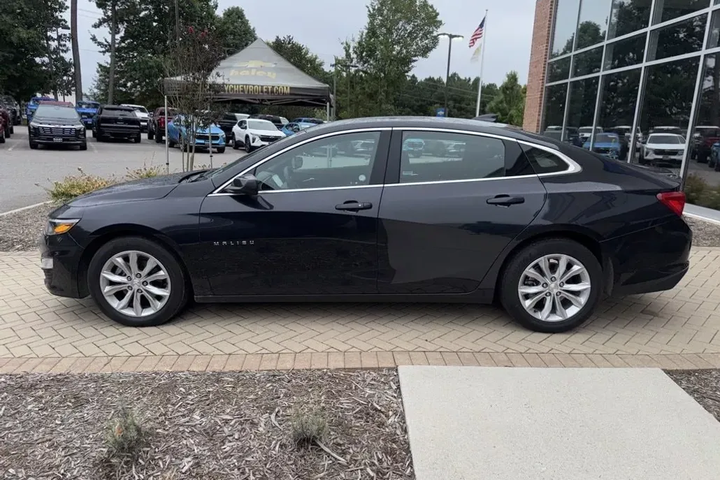 2023 Chevrolet Malibu 1LT photo 1