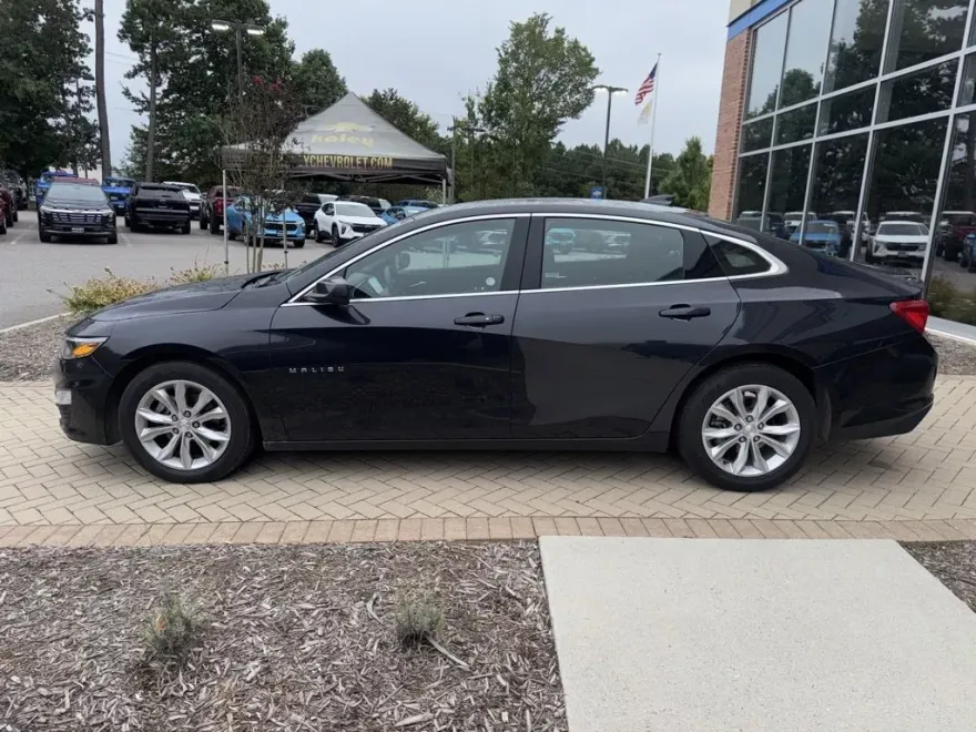 2023 Chevrolet Malibu 1LT photo 1