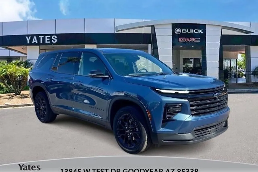 2024 Chevrolet Traverse LS photo 1