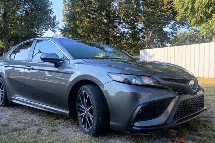 2021 Toyota Camry SE photo 1
