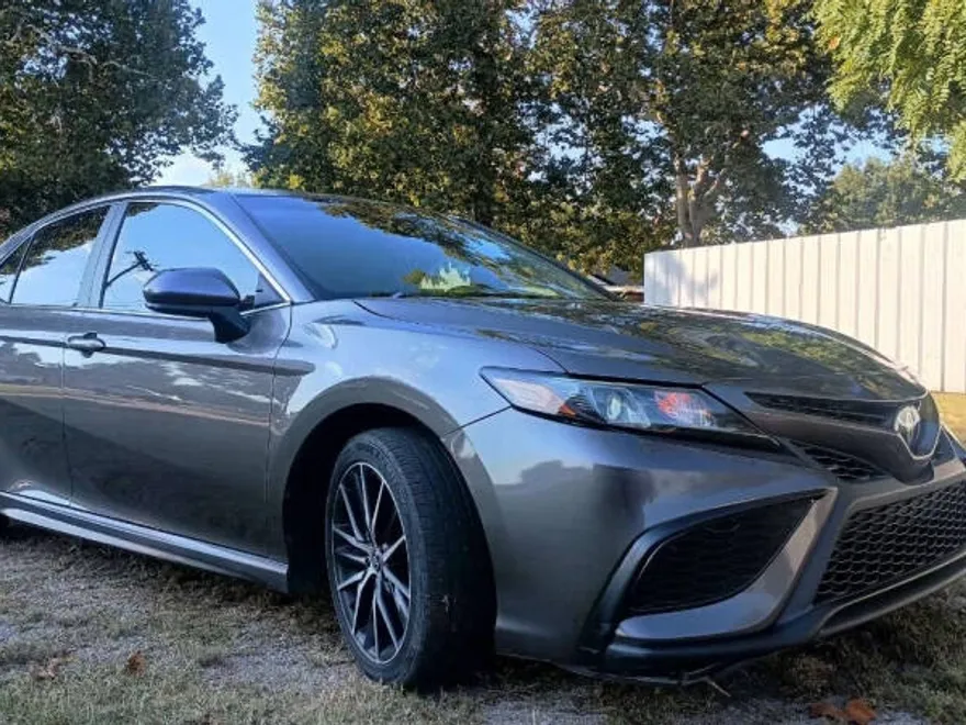 2021 Toyota Camry SE photo 1