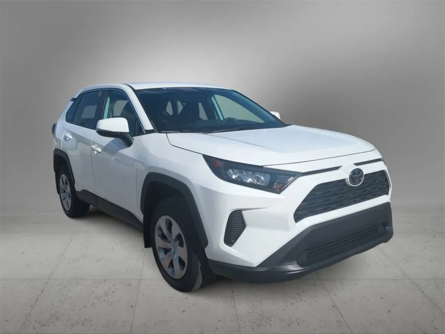 2022 Toyota RAV4 LE photo 1