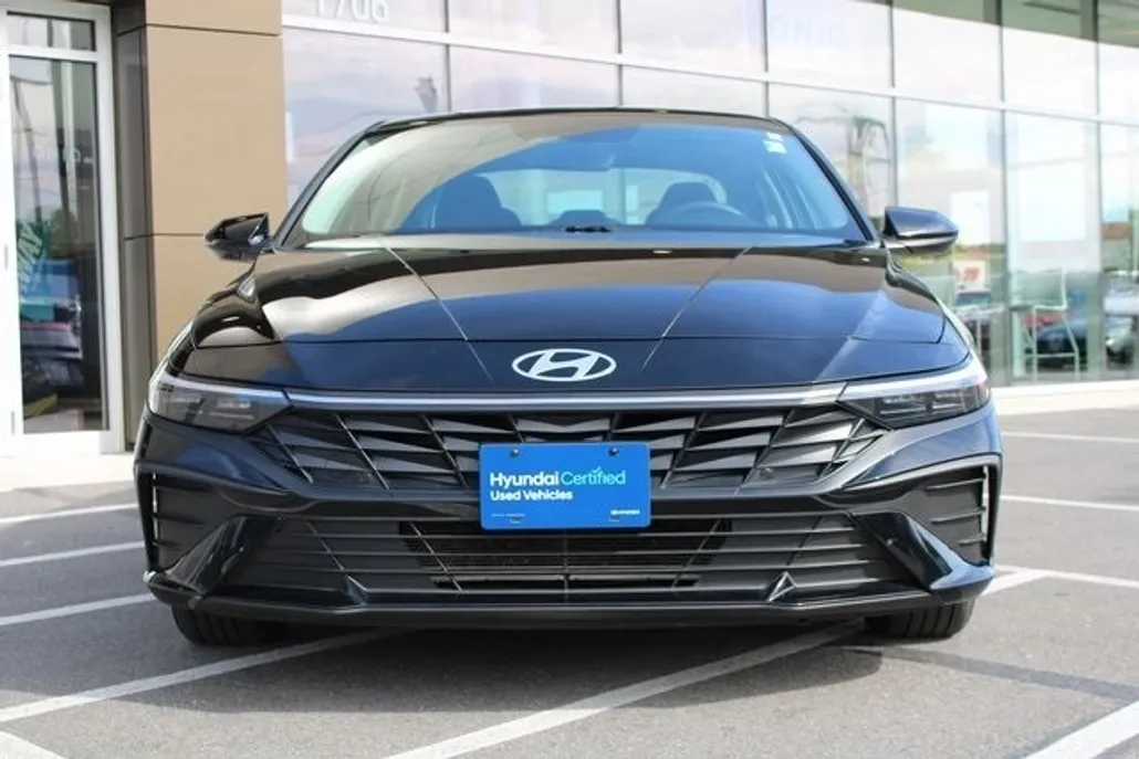 2024 Hyundai Elantra SEL photo 1