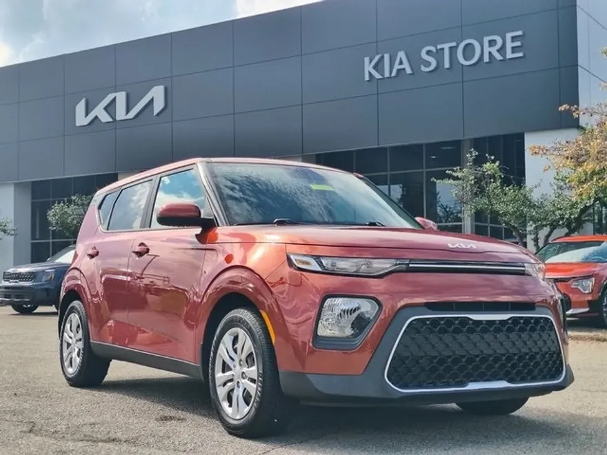 2022 Kia Soul LX photo 1
