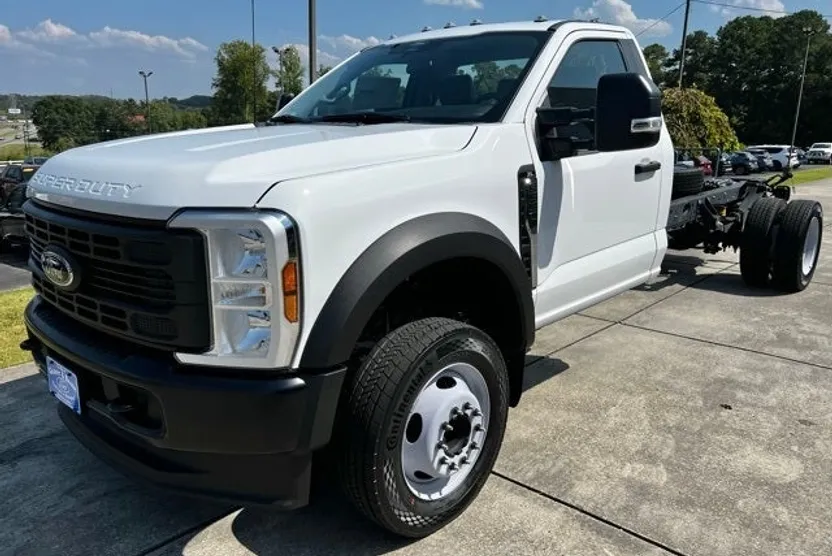 2024 Ford F-550 photo 1