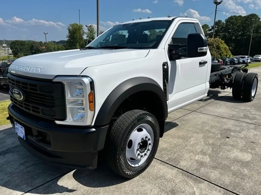 2024 Ford F-550 photo 1