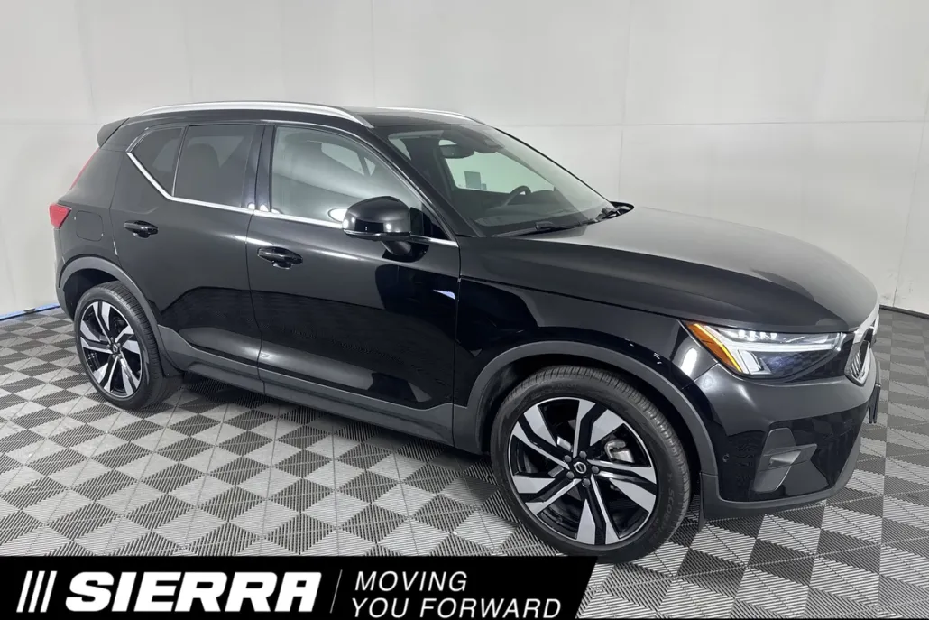 2023 Volvo XC40 Ultimate photo 1