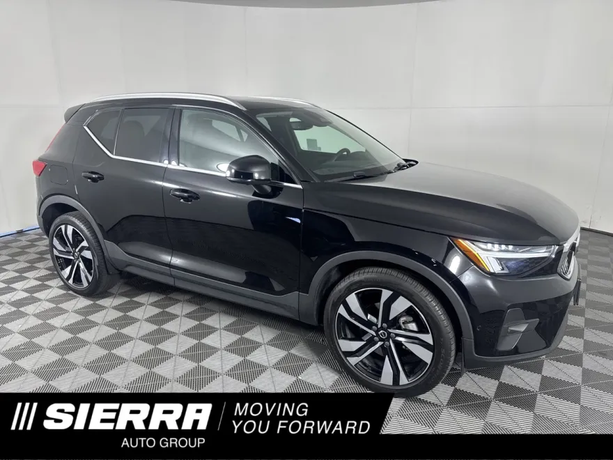 2023 Volvo XC40 Ultimate photo 1