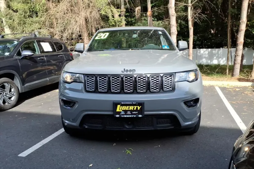 2020 Jeep Grand Cherokee Laredo photo 1