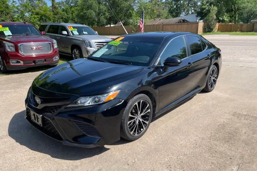 2018 Toyota Camry SE XLE photo 1
