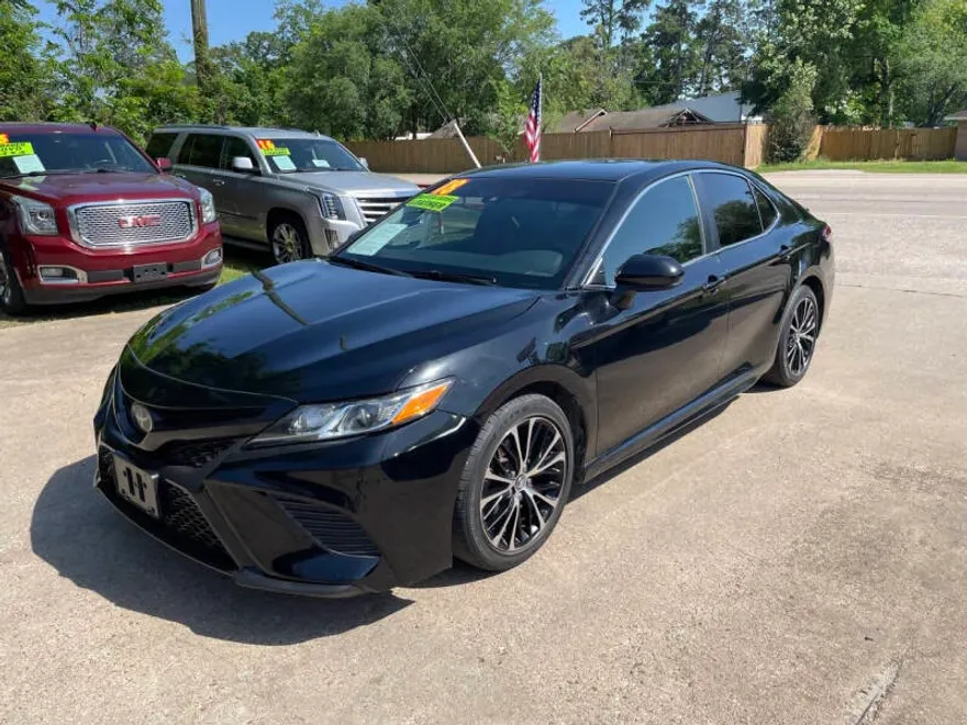 2018 Toyota Camry SE XLE photo 1
