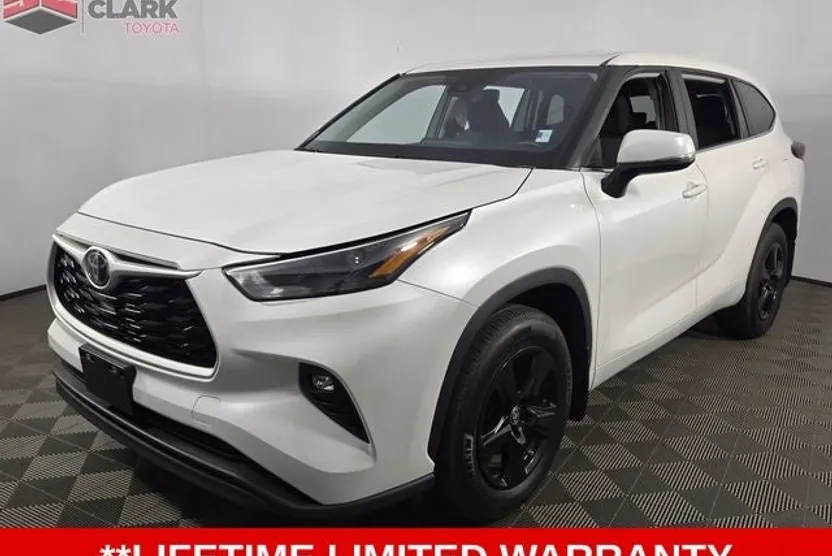 2024 Toyota Highlander LE Sport photo 1