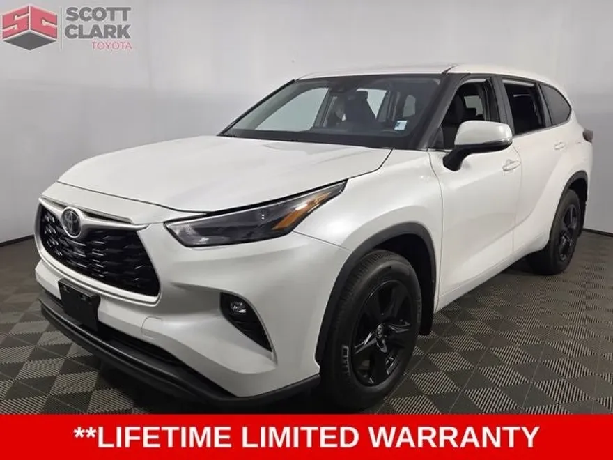 2024 Toyota Highlander LE Sport photo 1