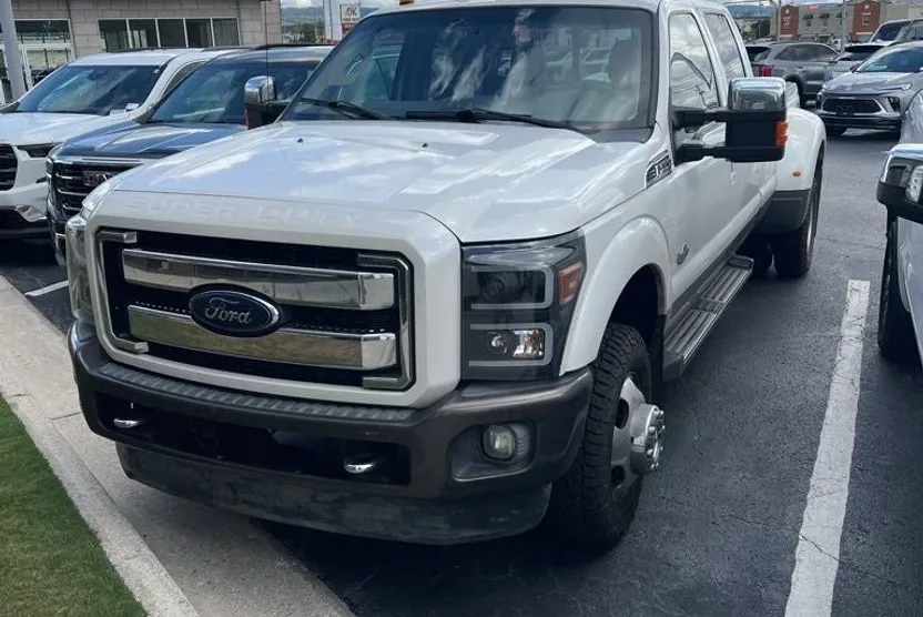2016 Ford F-350 Lariat photo 1