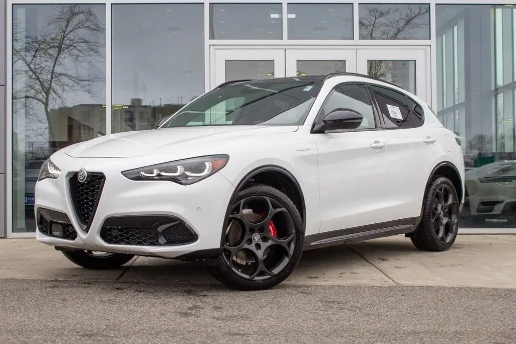 2025 Alfa Romeo Stelvio Sprint photo 1