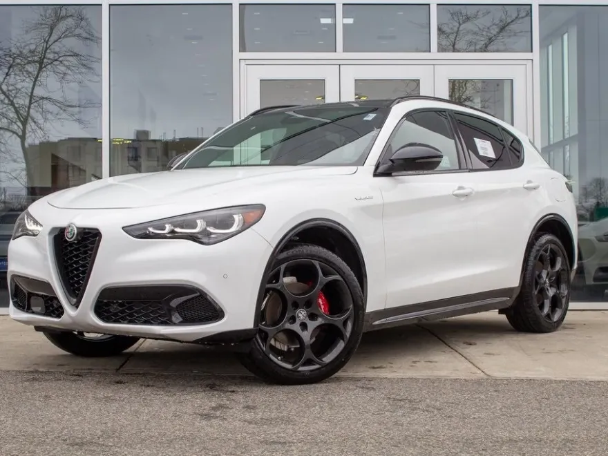 2025 Alfa Romeo Stelvio Sprint photo 1