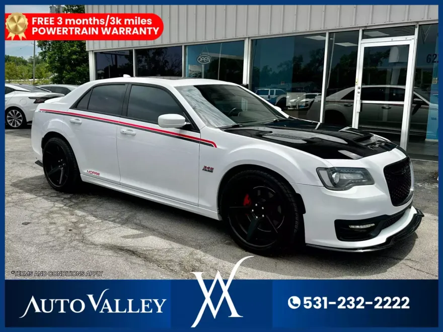 2020 Chrysler 300 photo 1