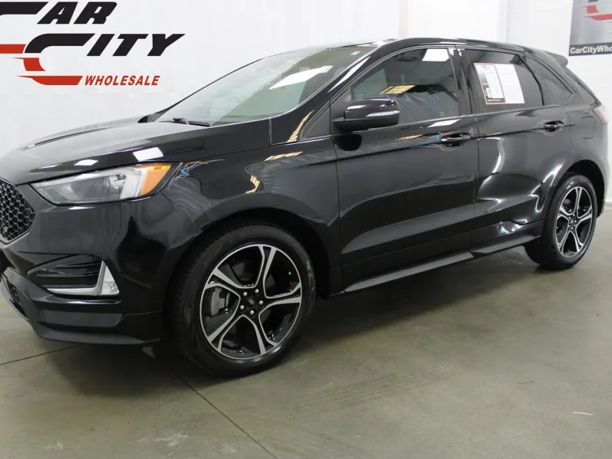 2022 Ford Edge ST photo 1