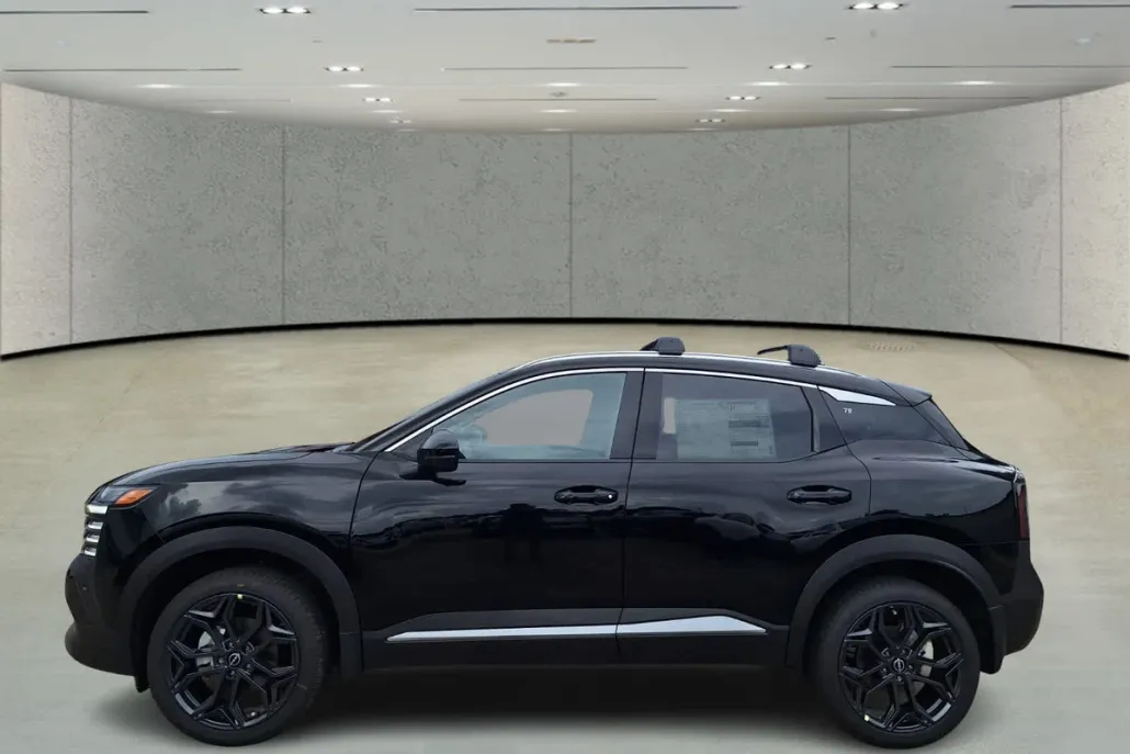 2026 Nissan Kicks SR photo 1