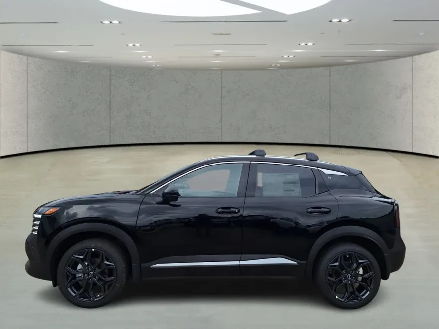 2026 Nissan Kicks SR photo 1