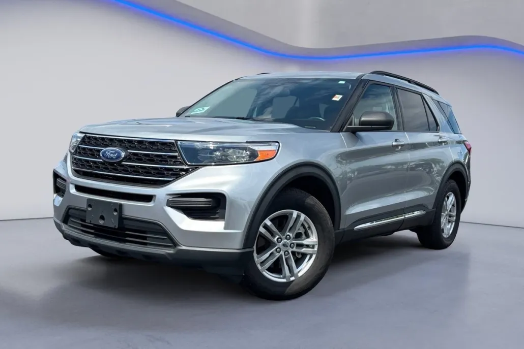 2023 Ford Explorer XLT photo 1