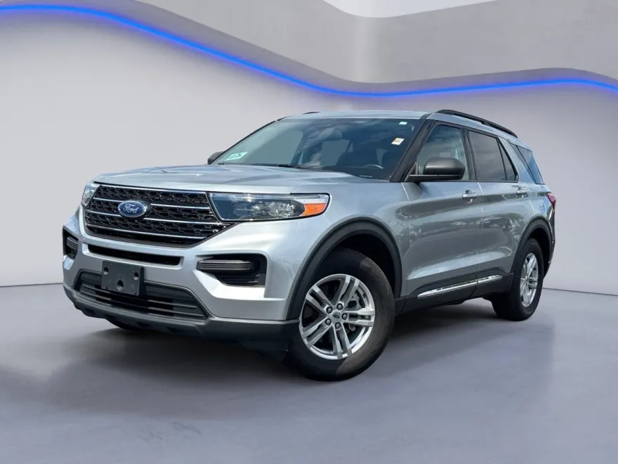 2023 Ford Explorer XLT photo 1