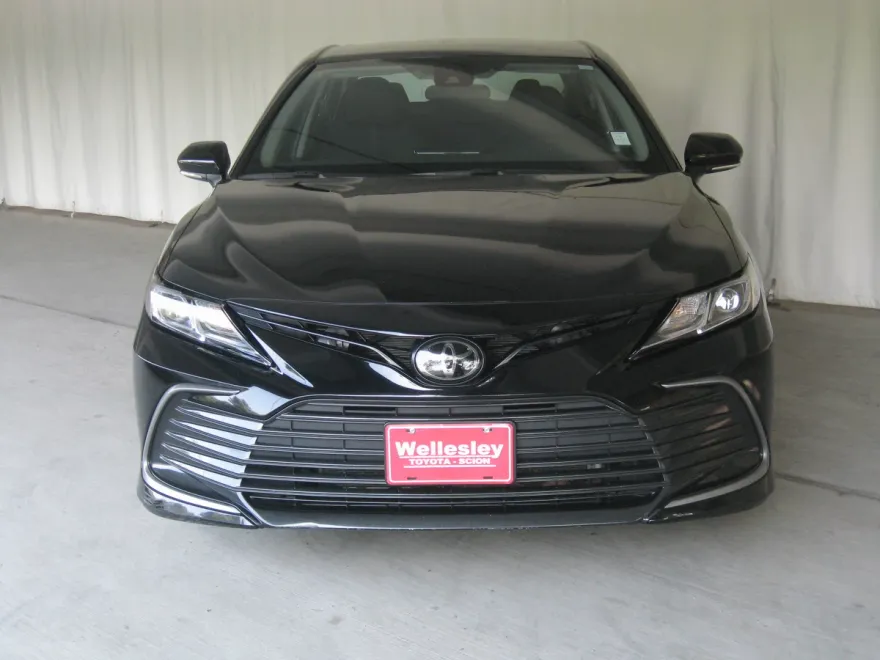 2023 Toyota Camry LE photo 1