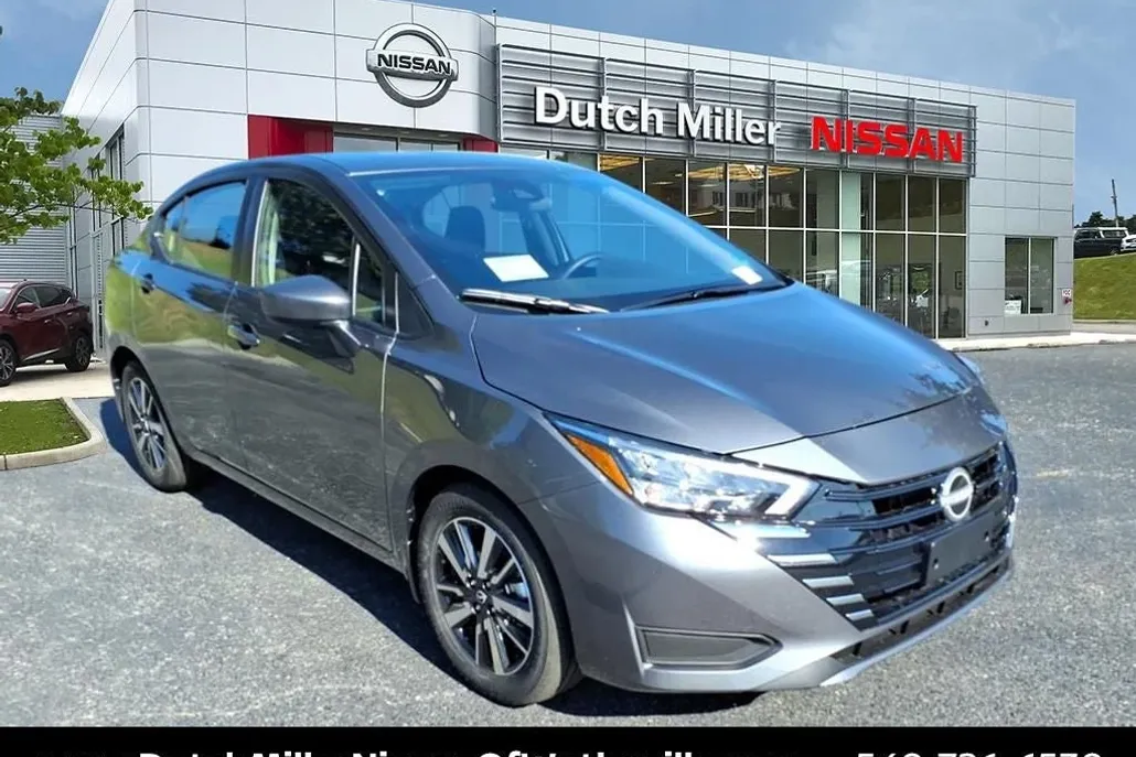 2025 Nissan Versa SV photo 1