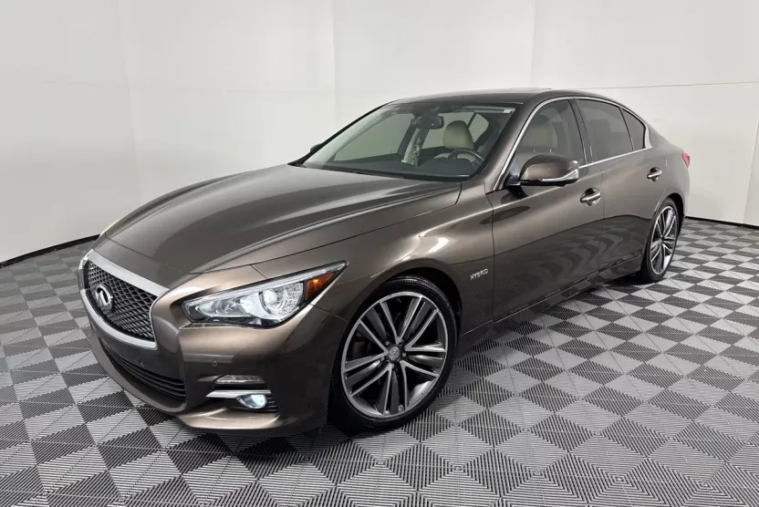2016 Infiniti Q50 Hybrid photo 1