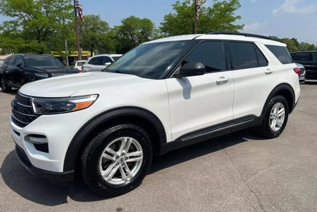 2021 Ford Explorer XLT Sport photo 1