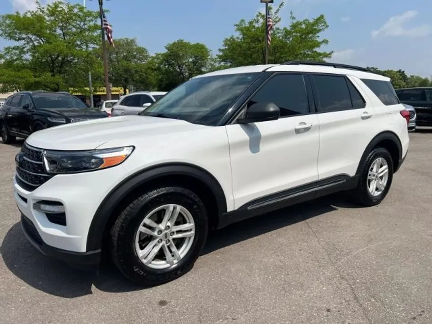 2021 Ford Explorer XLT Sport photo 1