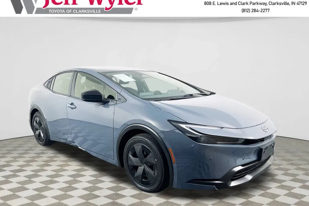2023 Toyota Prius LE photo 1