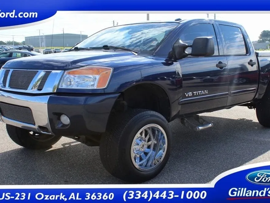 2010 Nissan Titan SE photo 1
