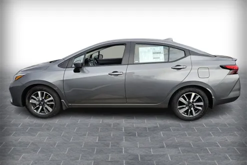 2025 Nissan Versa 1.6 SV photo 3