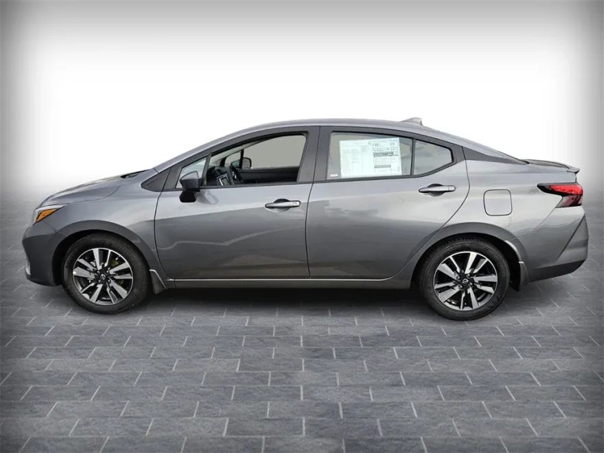 2025 Nissan Versa 1.6 SV photo 3