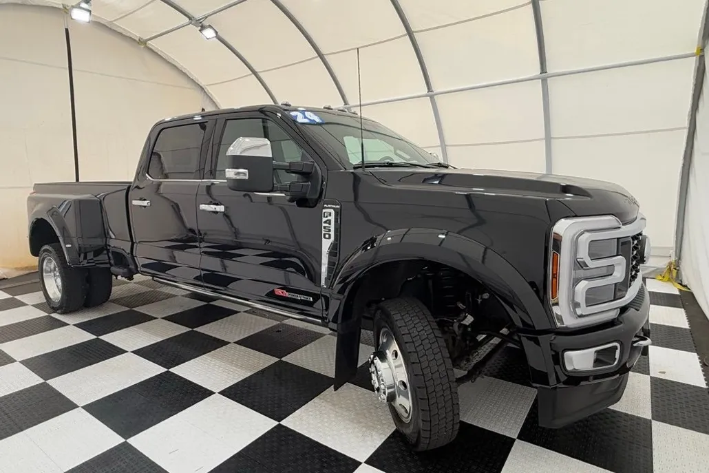 2024 Ford F-450 photo 1