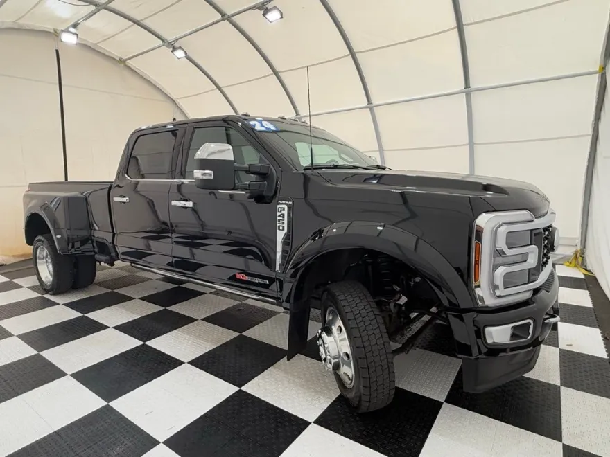 2024 Ford F-450 photo 1