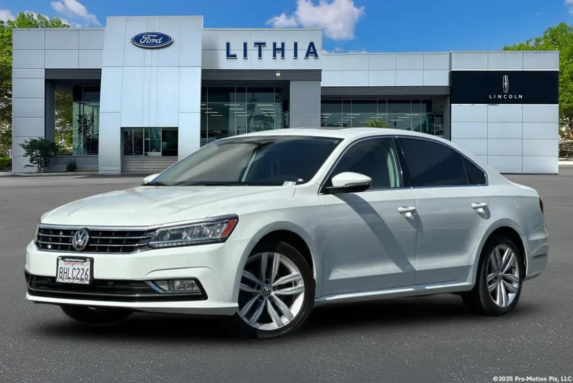 2018 Volkswagen Passat 2.0T SE photo 1