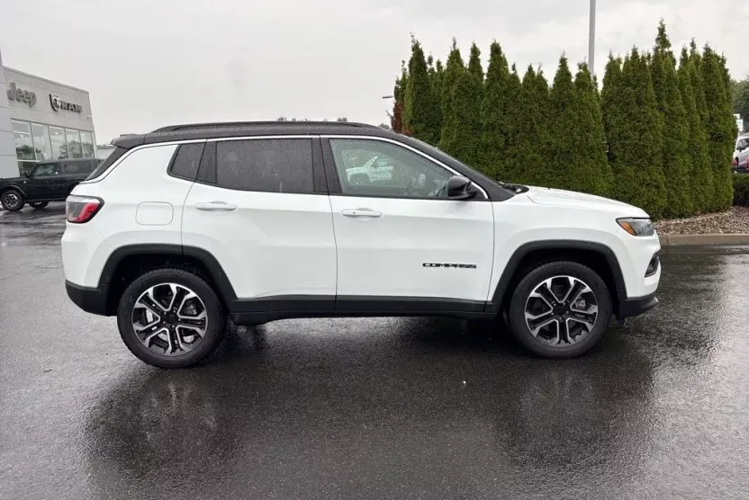 2023 Jeep Compass Limited photo 1