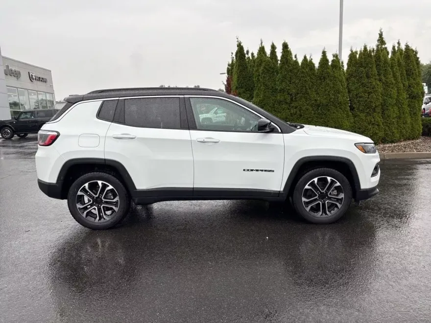 2023 Jeep Compass Limited photo 1