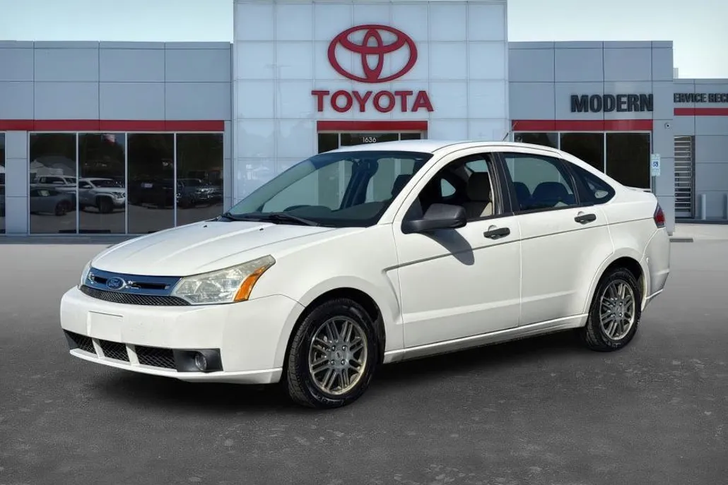 2010 Ford Focus SE photo 1