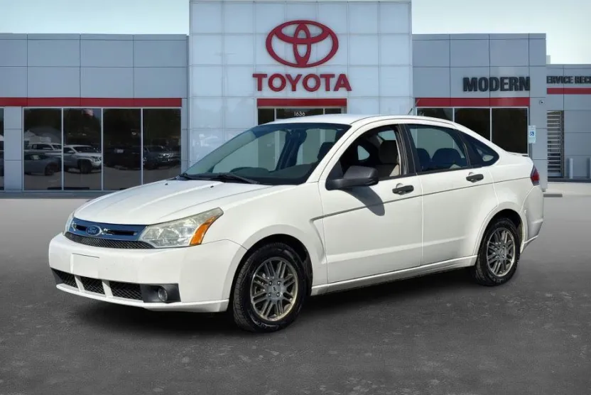 2010 Ford Focus SE photo 1
