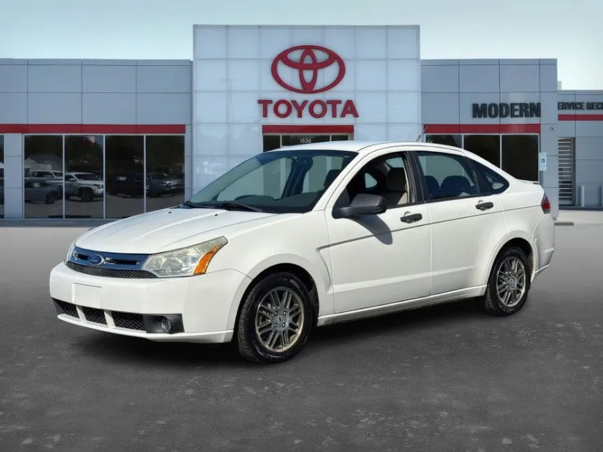 2010 Ford Focus SE photo 1