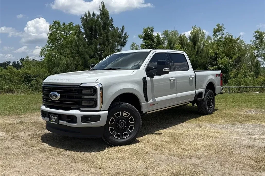 2025 Ford F-250 photo 1