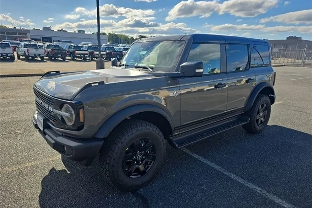 2025 Ford Bronco Outer Banks photo 1